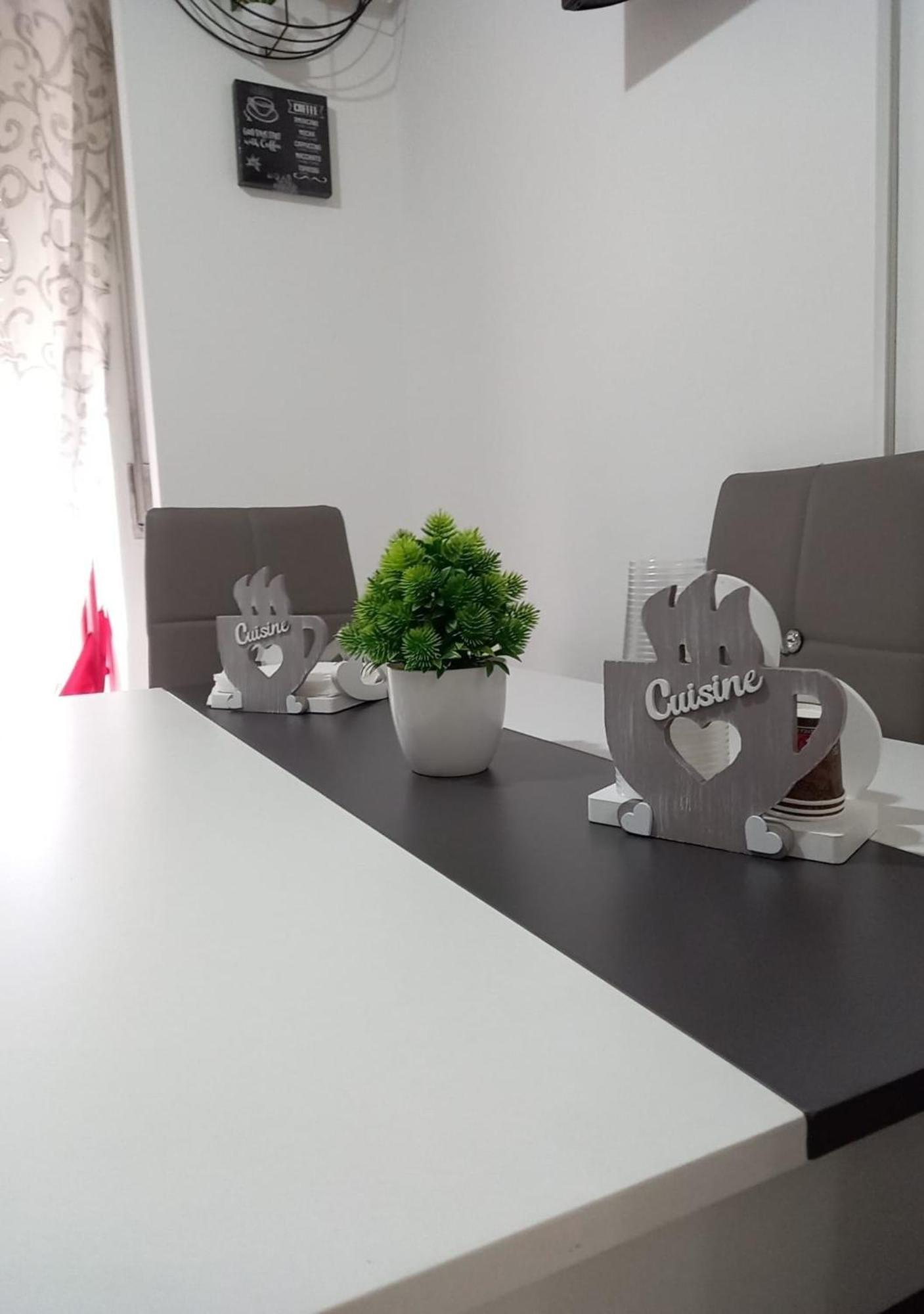 My Family Intero Appartamento Con Parcheggio Privato Potenza Eksteriør billede